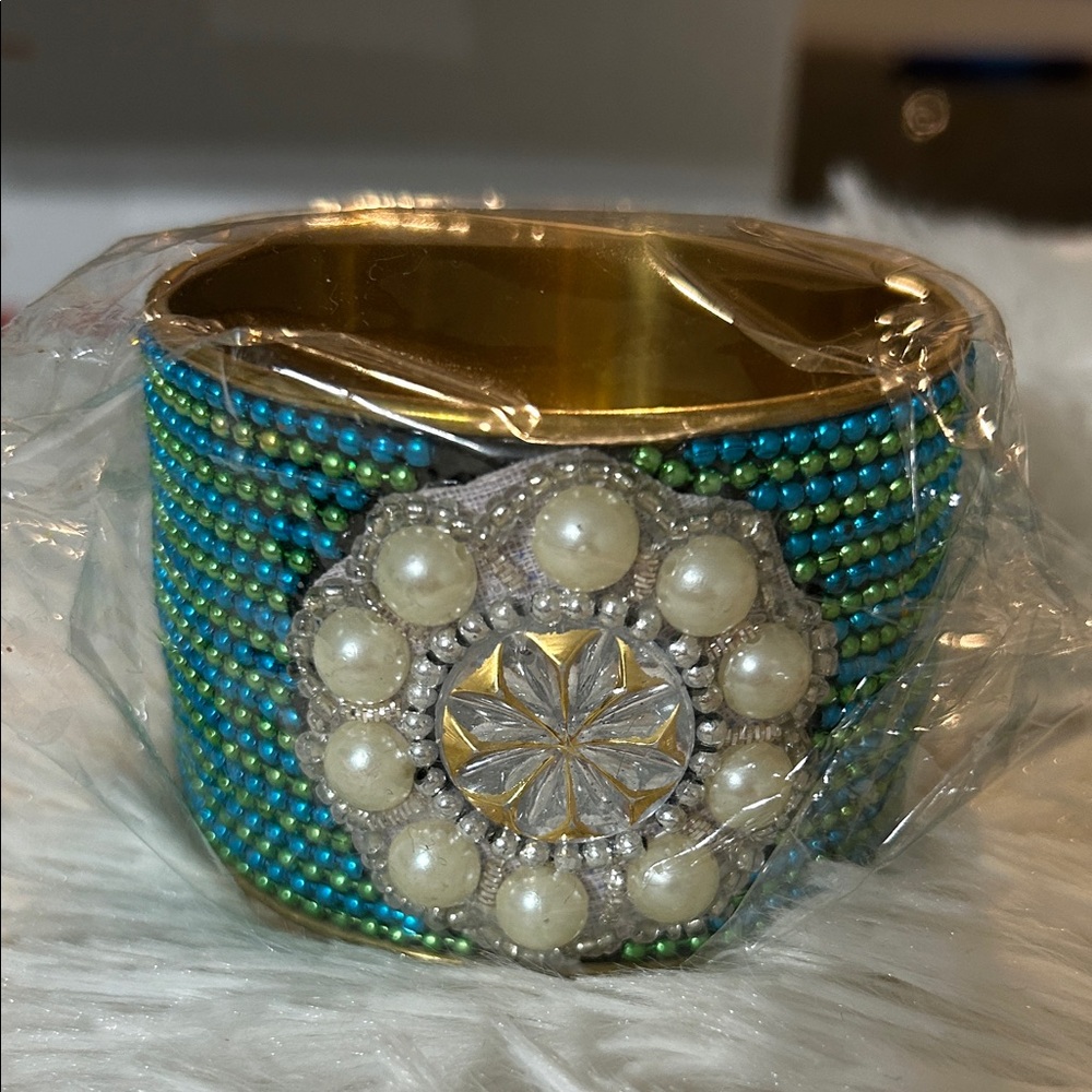 Turquoise and Gold Beaded Bracelet with Pearl Detail